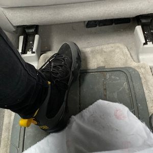 These are barely used jordan 9 size 9.5. They are yellow and black.